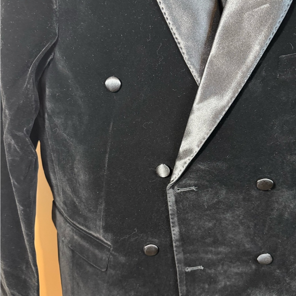 Men's Black Velvet Blazer with Silver Lapels - Picture 3 of 14